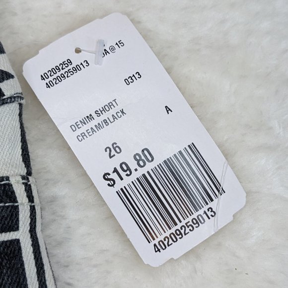 NWT Aztec / Southwestern Print Denim Short Shorts by Forever 21 - Picture 2 of 7